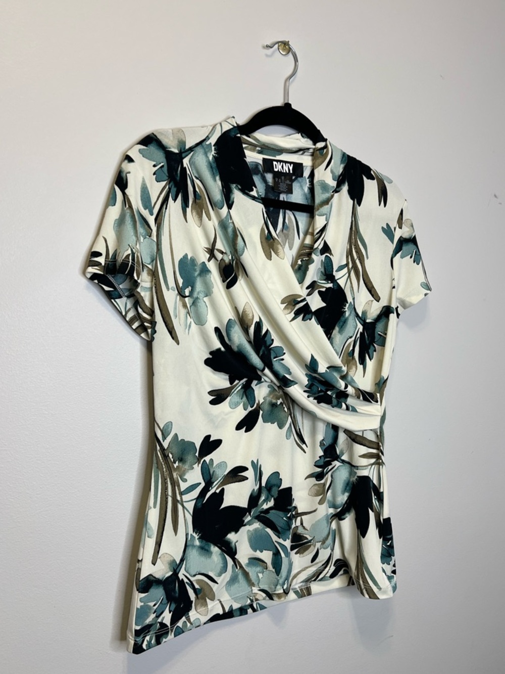 DKNY Watercolor Floral Faux Wrap Short Sleeve Dressy Office Top size Medium - Picture 3 of 9